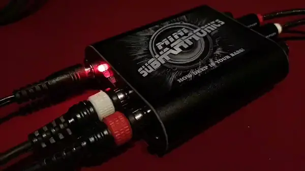 Hans Scholtze building the Mini SubHarmonics